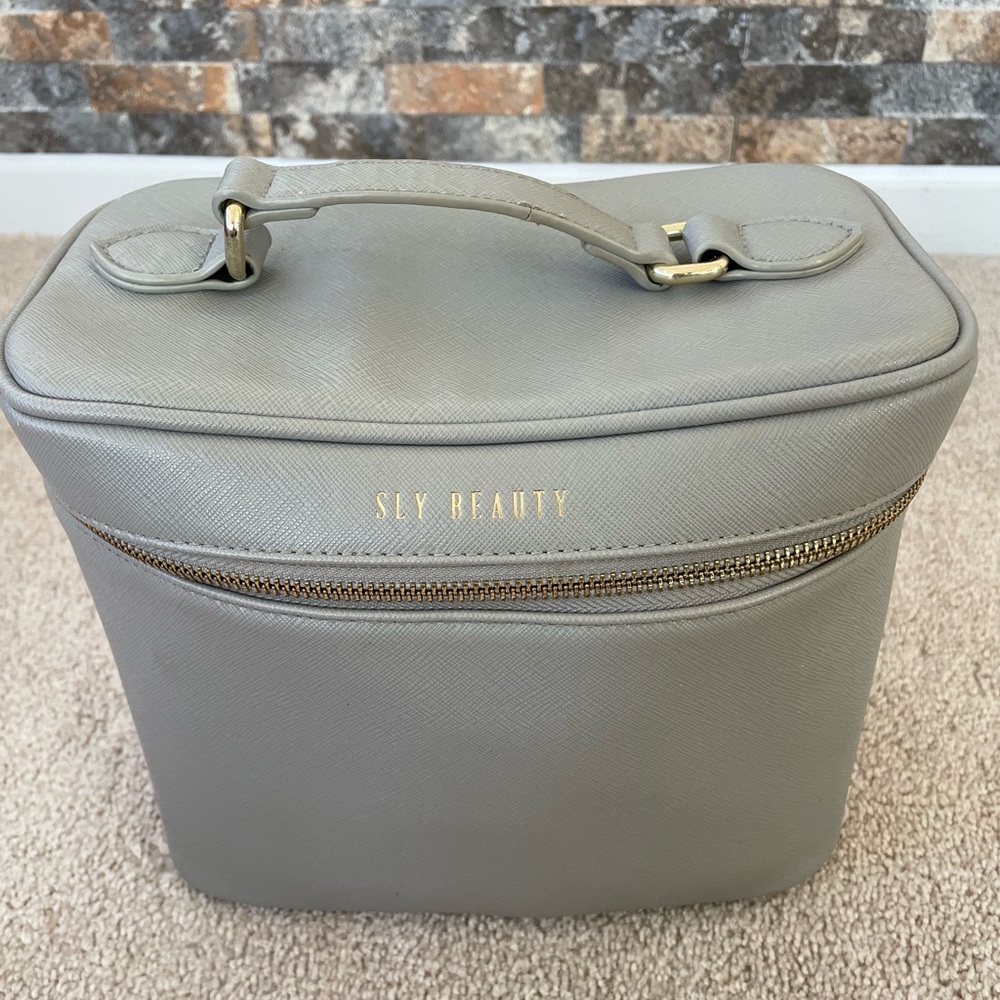 Sly beauty everneed make up bag